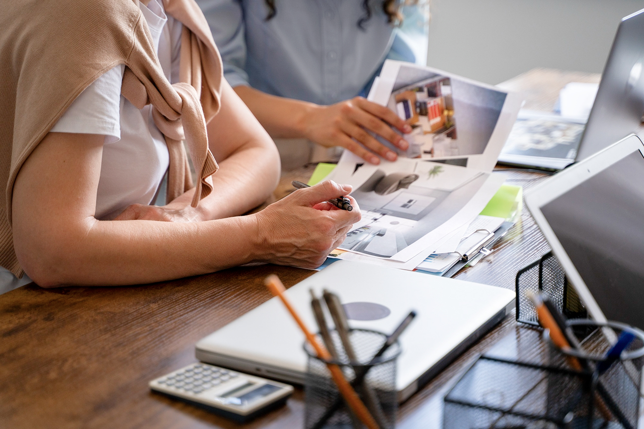 広告代理店のロゴまたはイメージ